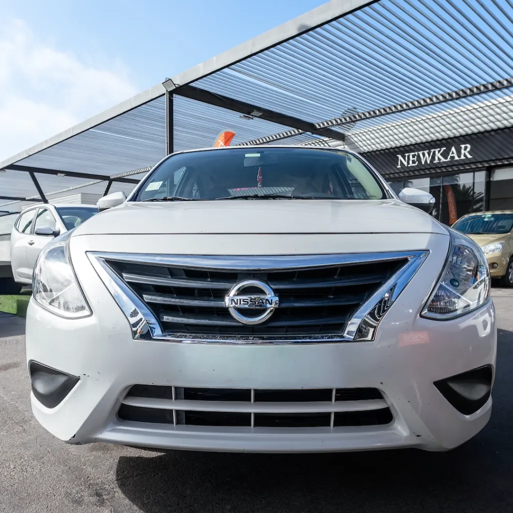 Nissan Versa 1.6 2020 usado la serena Newkar