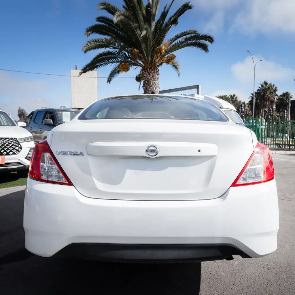 Nissan Versa 1.6 2020 usado la serena Newkar