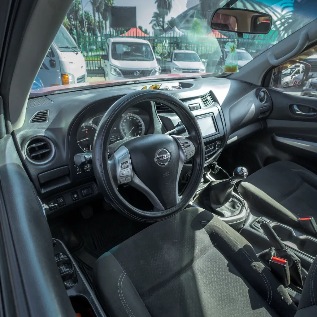 Nissan Navara 4x4 usada la serena newkar