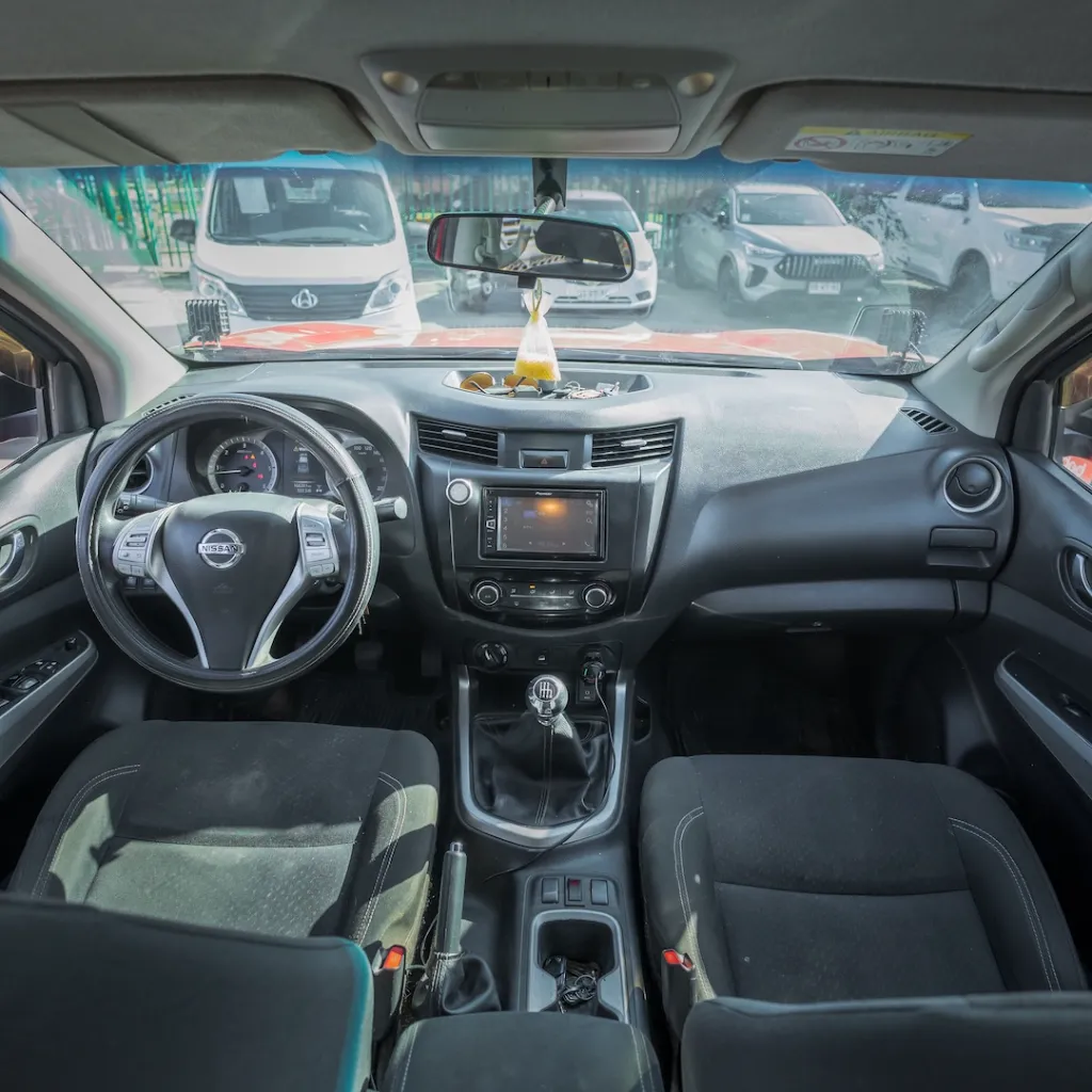 Nissan Navara 4x4 usada la serena newkar