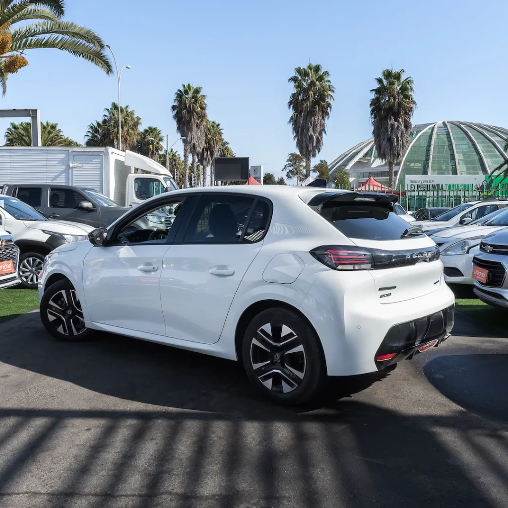 Peugeot 208 hibrido 2025 usado la serena newkar