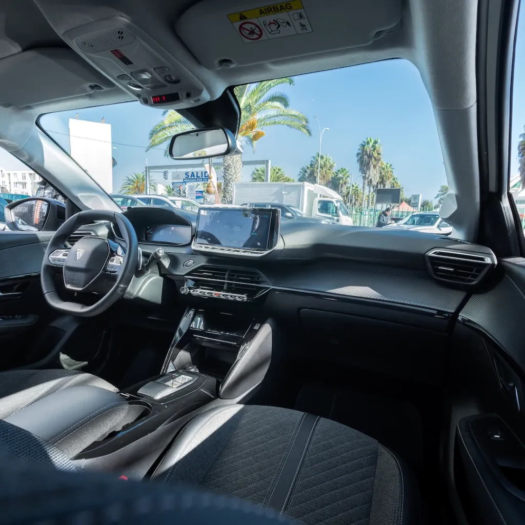 Peugeot 208 hibrido 2025 usado la serena newkar
