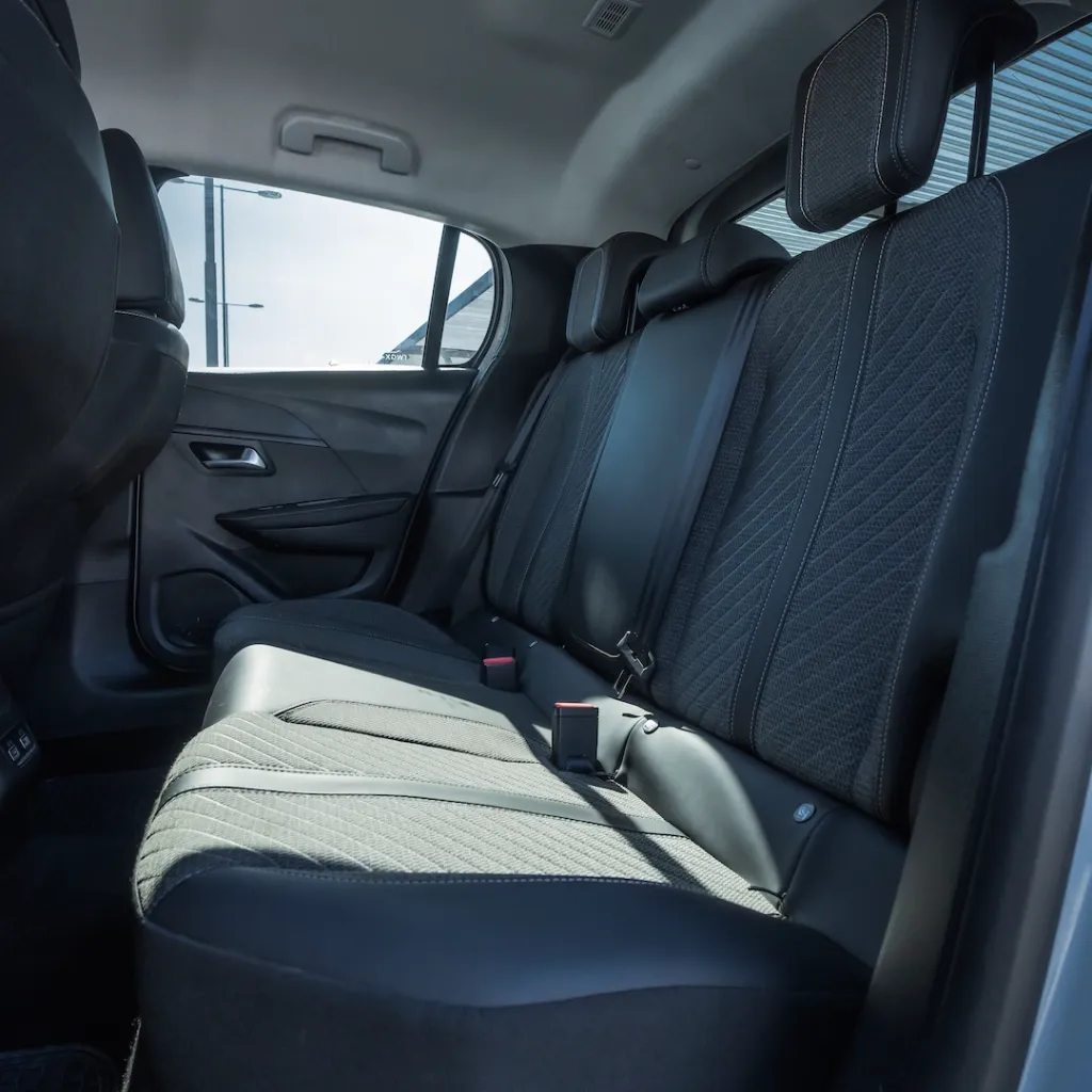 Peugeot 208 hibrido 2025 usado la serena newkar