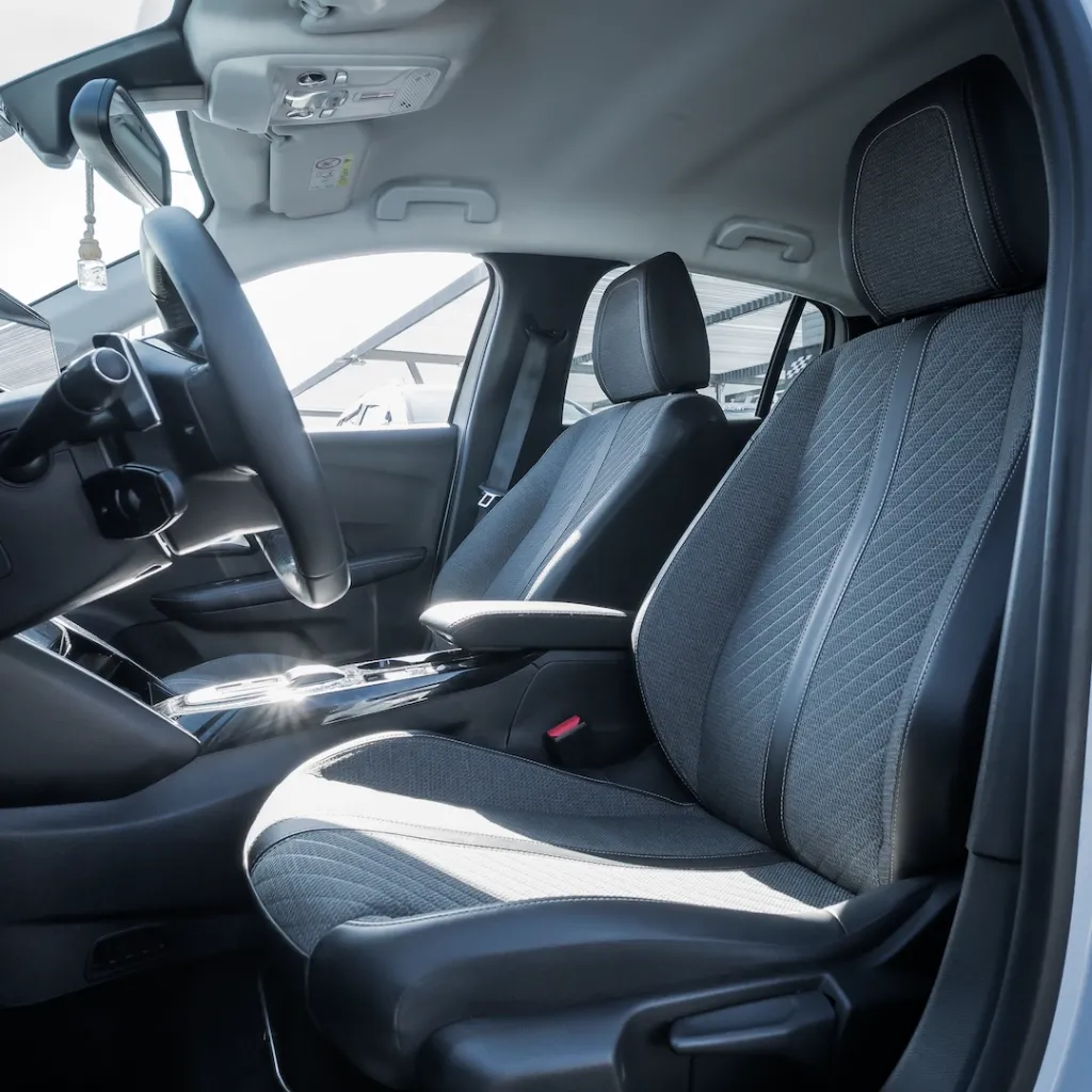 Peugeot 208 hibrido 2025 usado la serena newkar
