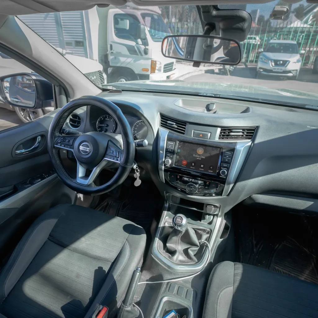 Nissan Navara 2022 usada la serena