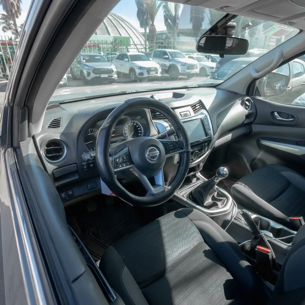 Nissan Navara 2022 usada la serena
