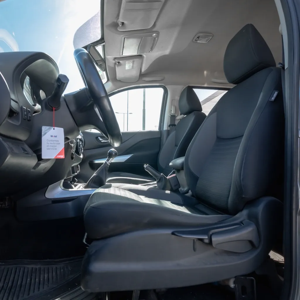 Nissan Navara 2022 usada la serena