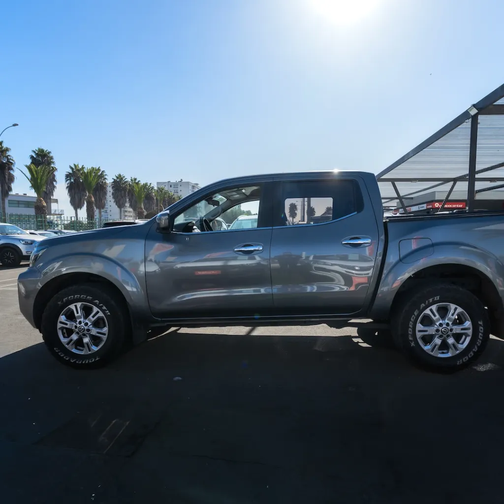 Nissan Navara 2022 usada la serena