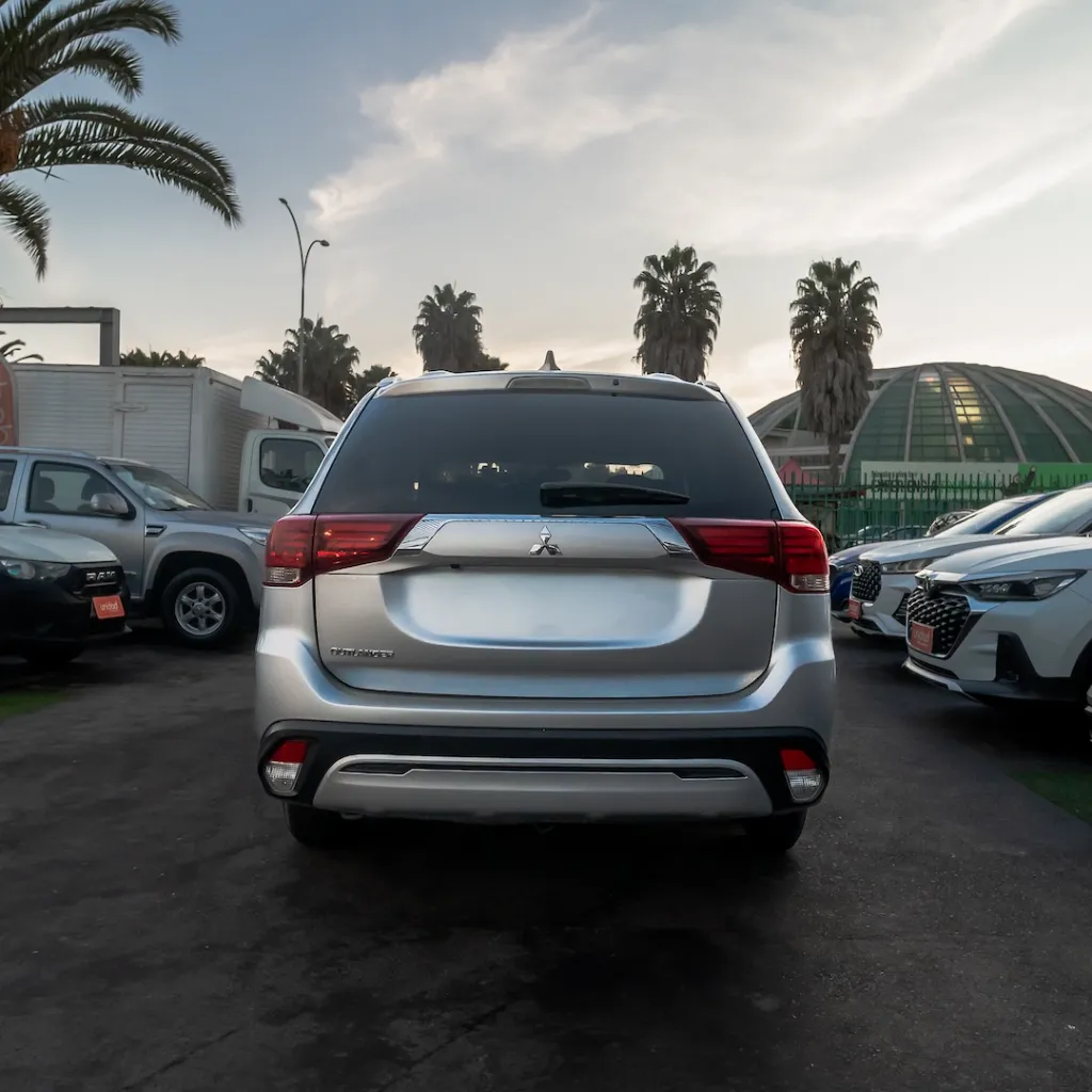 Mitsubishi Outlander 2022 usado la serena newkar