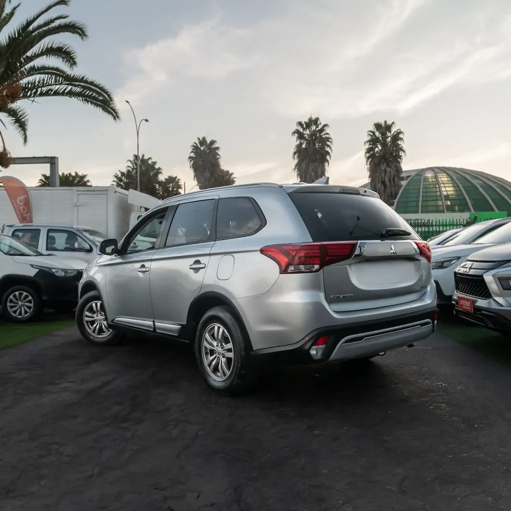 Mitsubishi Outlander 2022 usado la serena newkar