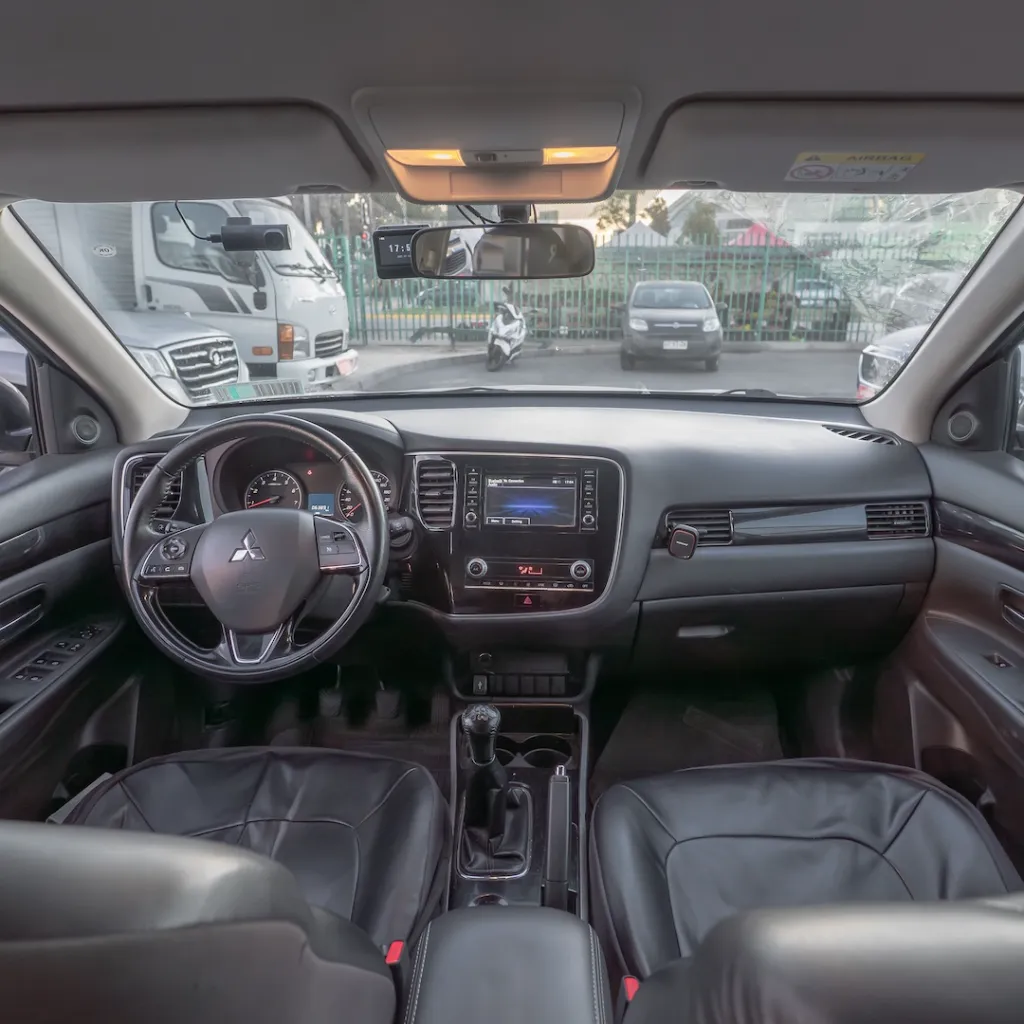 Mitsubishi Outlander 2022 usado la serena newkar