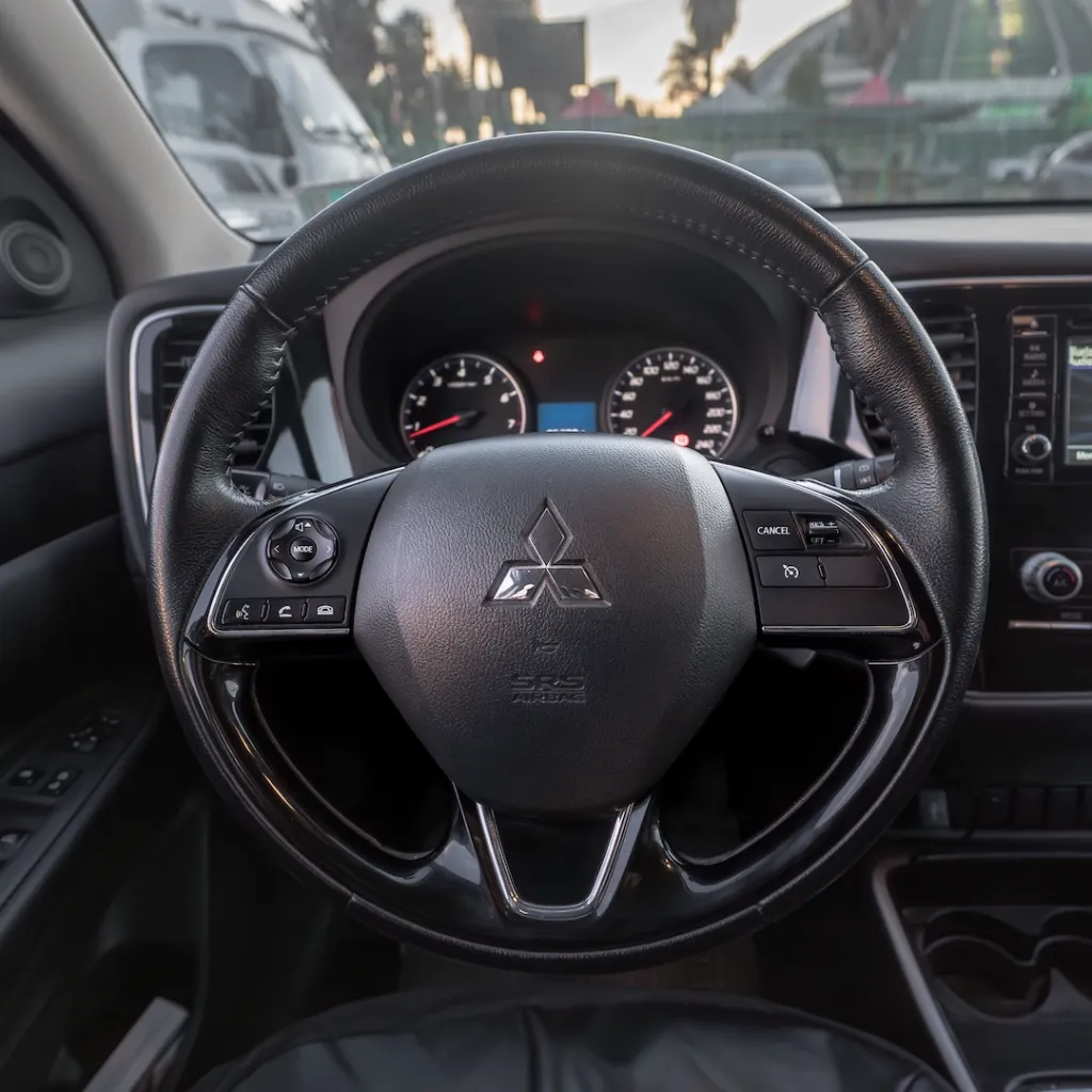 Mitsubishi Outlander 2022 usado la serena newkar