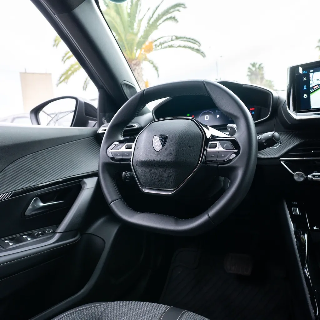 Peugeot 2008 híbrido 2025 usado la serena newkar
