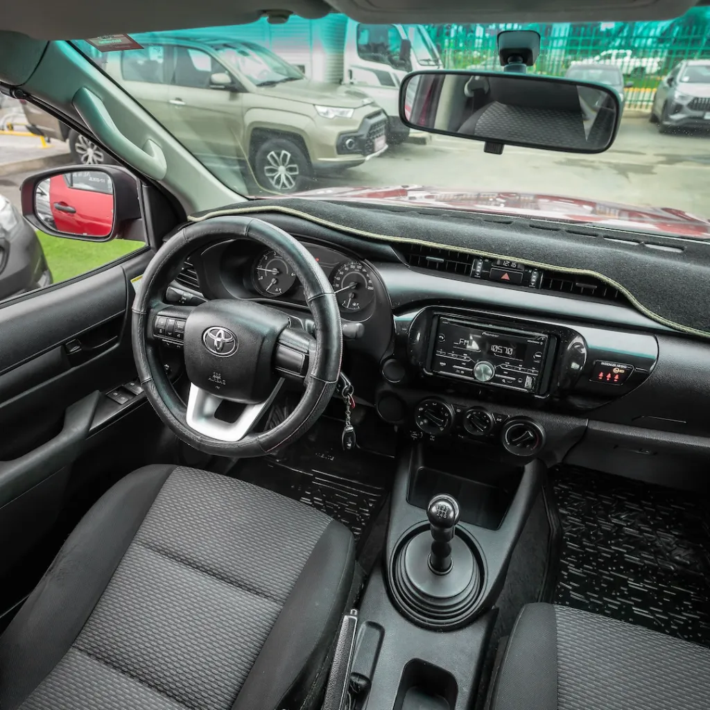 Toyota Hilux 2017 usada la serena newkar