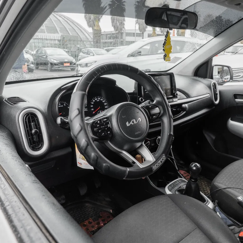 Kia Morning 2022 usado la serena newkar