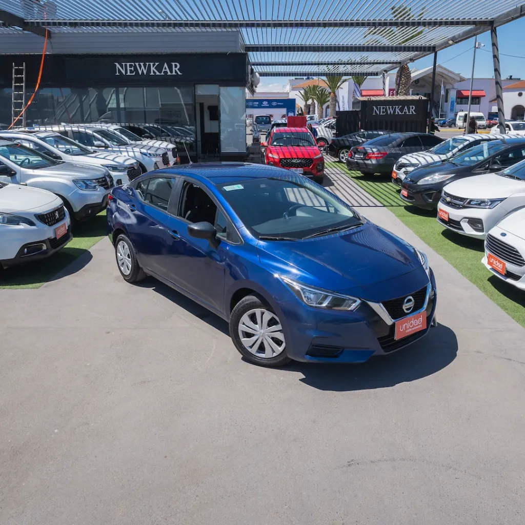 Nissan Versa cvt 1.6 2023 usado la serena