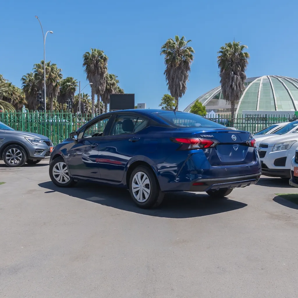 Nissan Versa cvt 1.6 2023 usado la serena