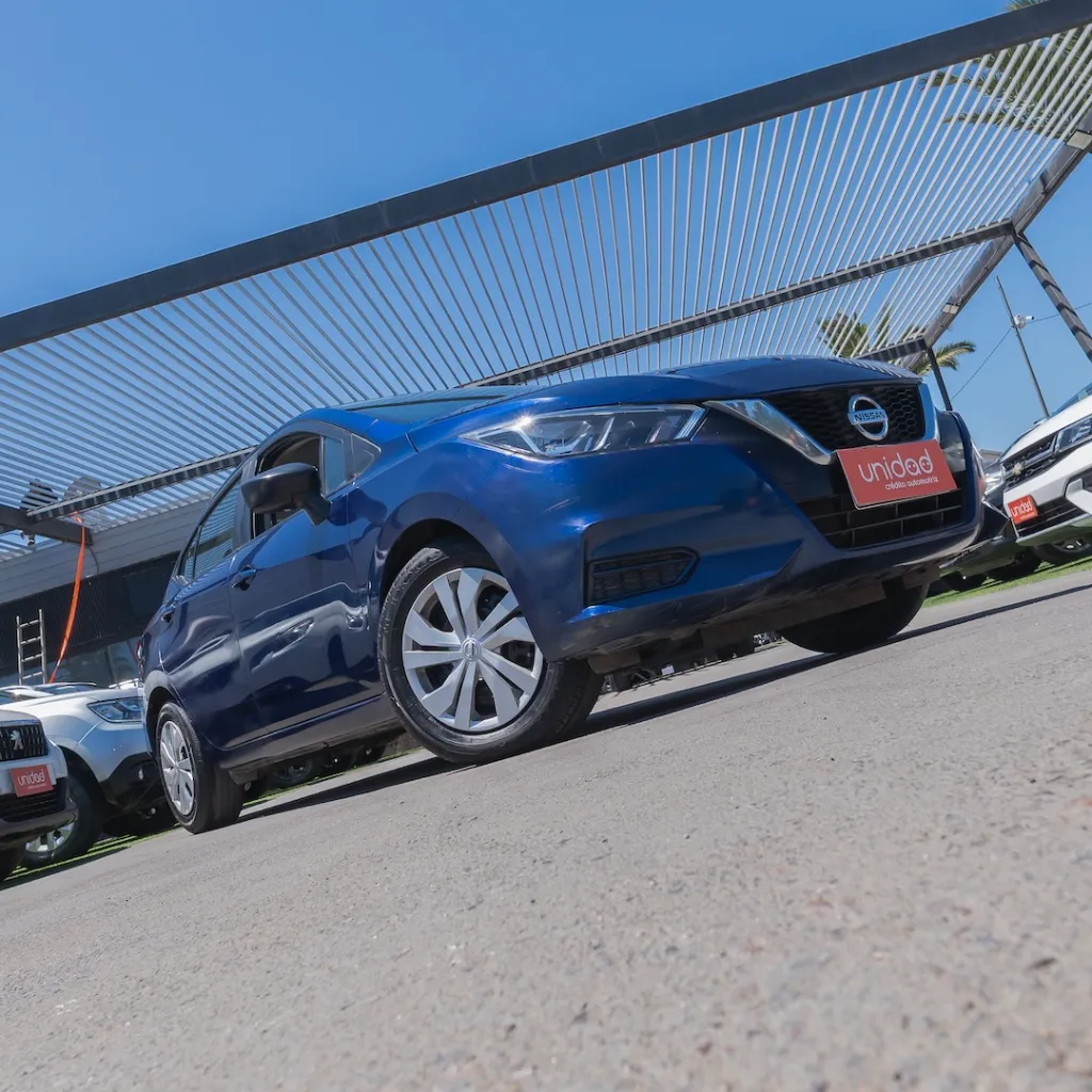 Nissan Versa cvt 1.6 2023 usado la serena