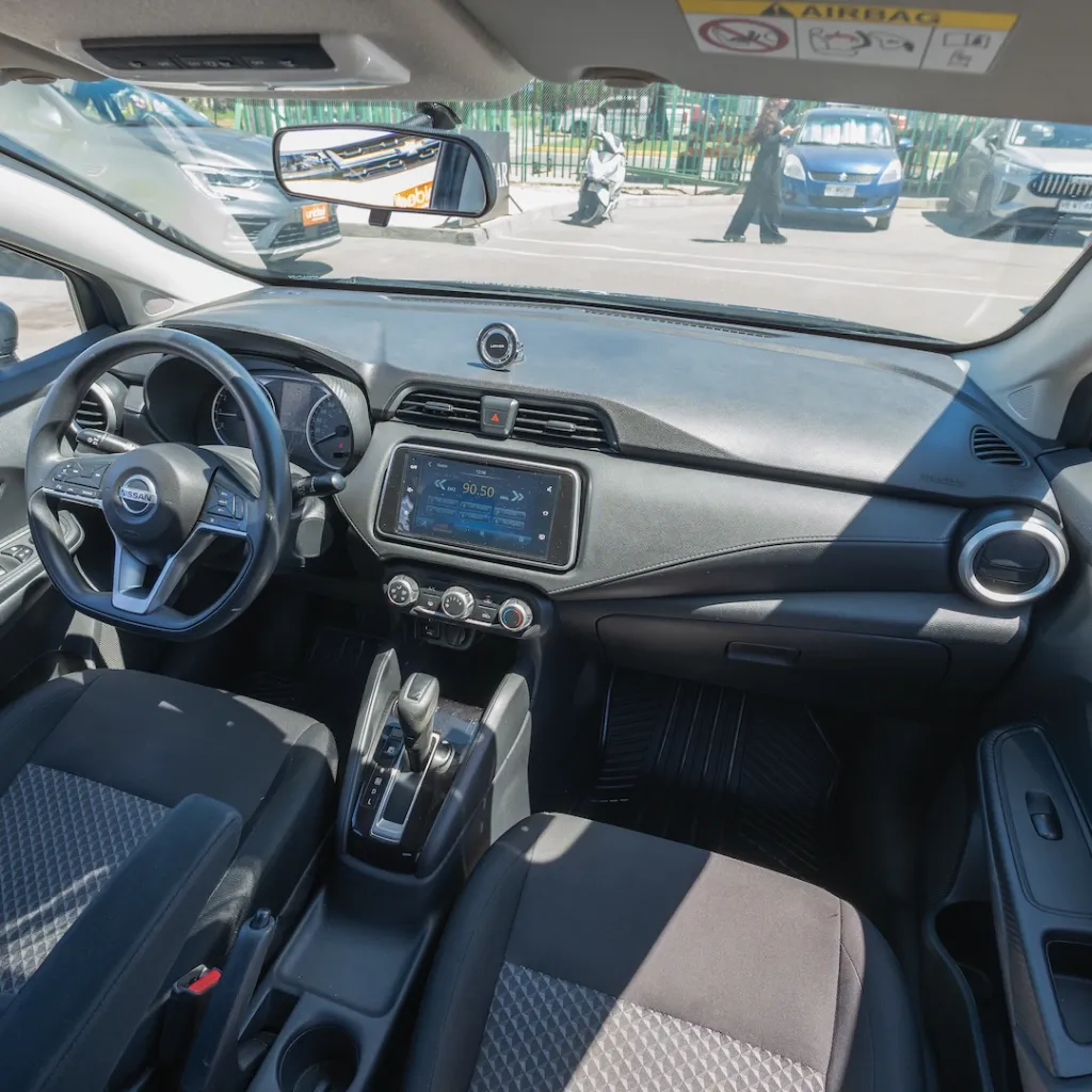 Nissan Versa cvt 1.6 2023 usado la serena