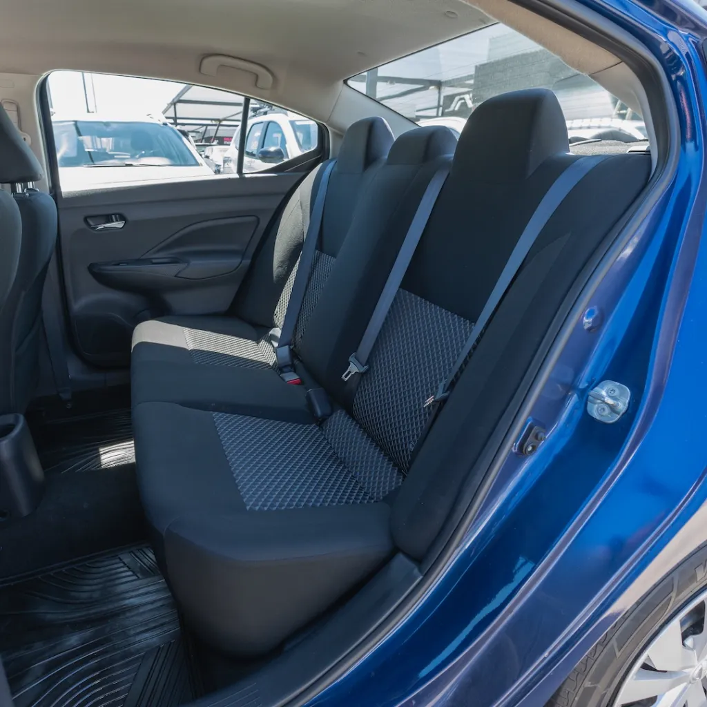 Nissan Versa cvt 1.6 2023 usado la serena