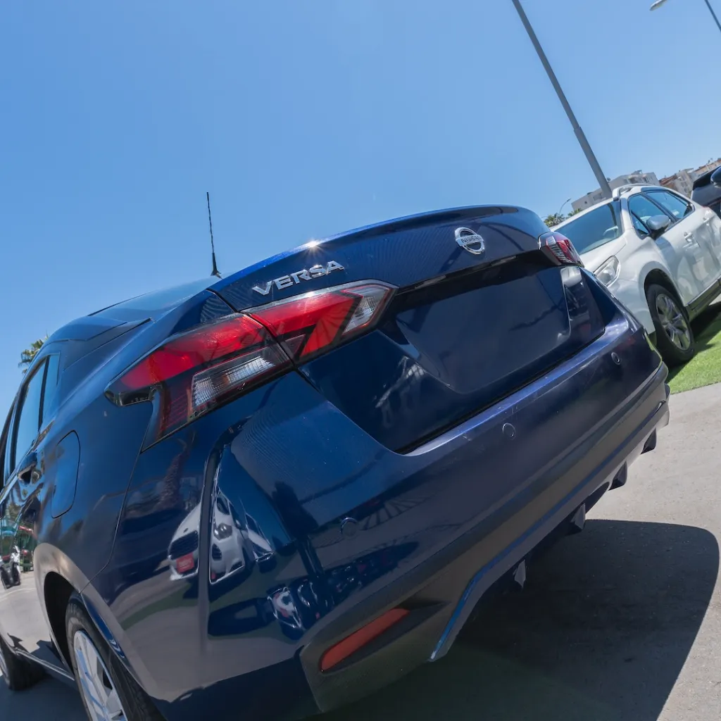 Nissan Versa cvt 1.6 2023 usado la serena