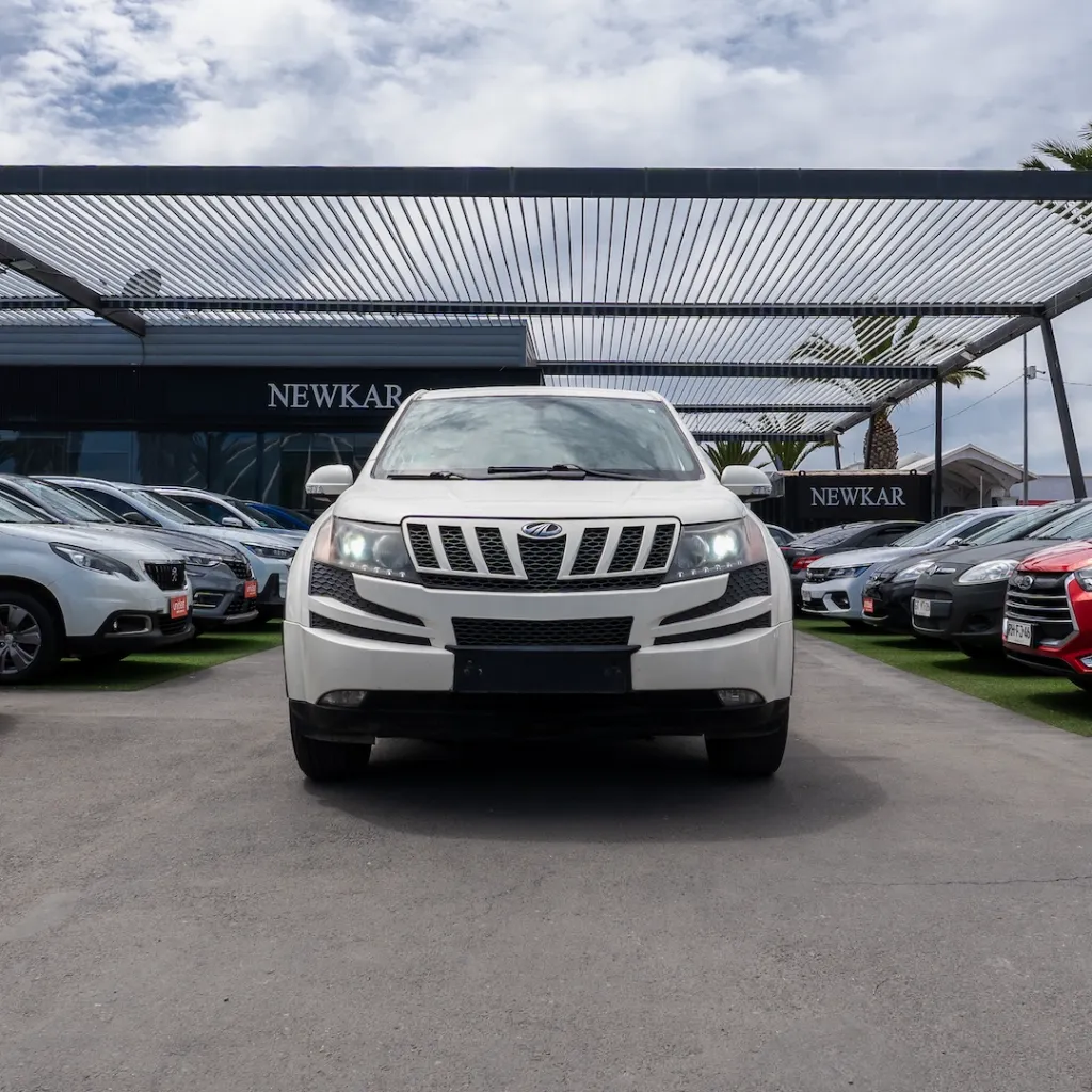 Mahindra XUV 500 diesel 2013 usado la serena newkar