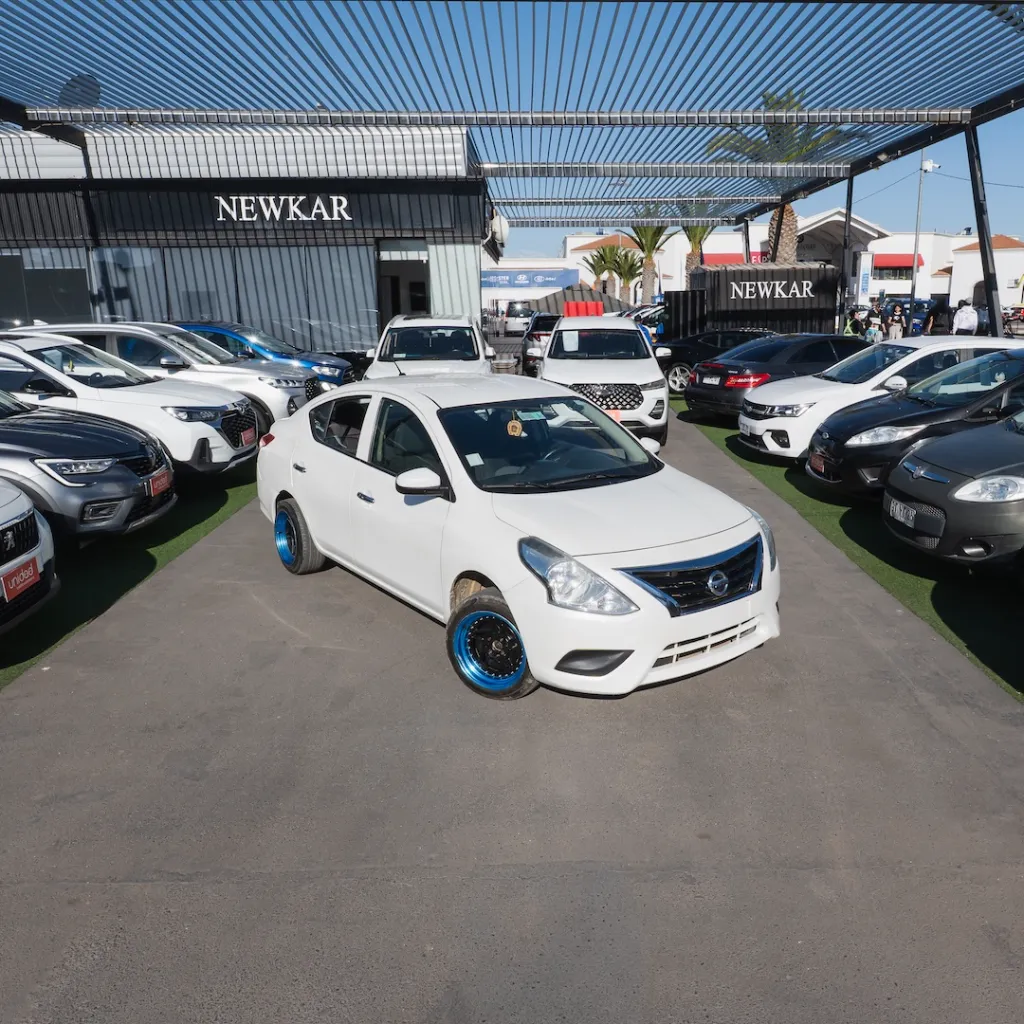 Nissan Versa 1.6 2018 usado la serena newkar