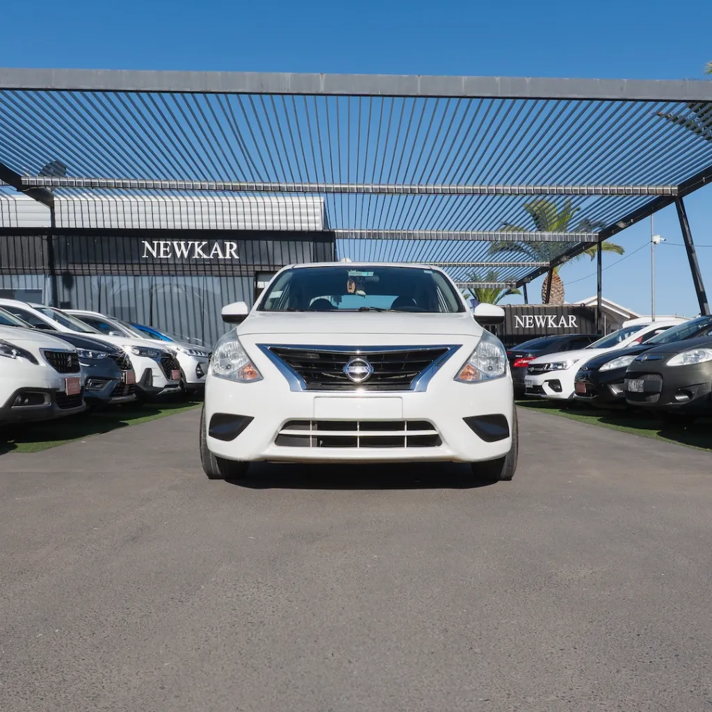 Nissan Versa 1.6 2018 usado la serena newkar