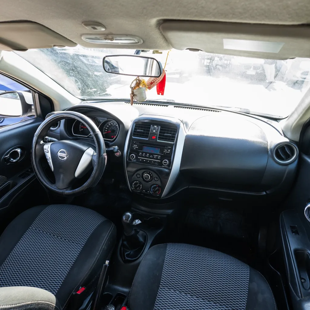 Nissan Versa 1.6 2018 usado la serena newkar