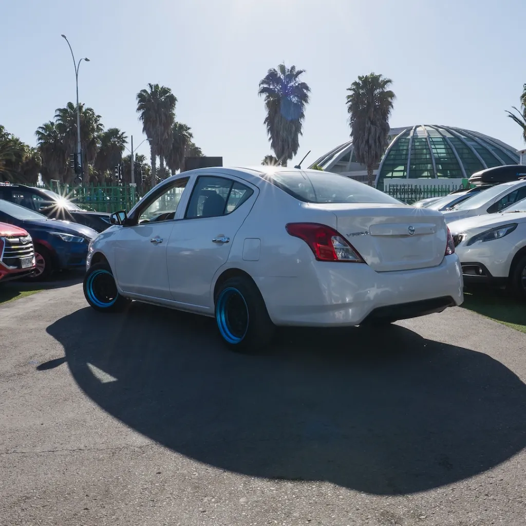 Nissan Versa 1.6 2018 usado la serena newkar