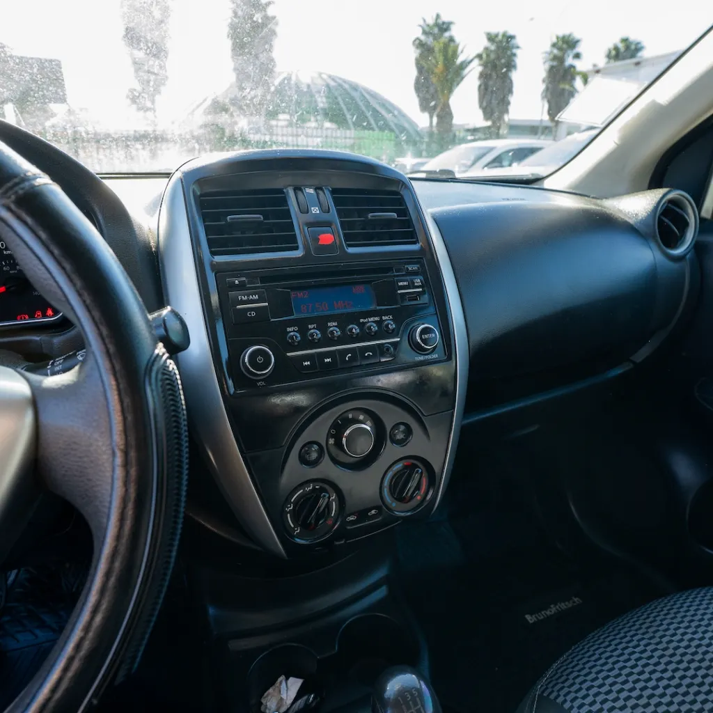 Nissan Versa 1.6 2018 usado la serena newkar