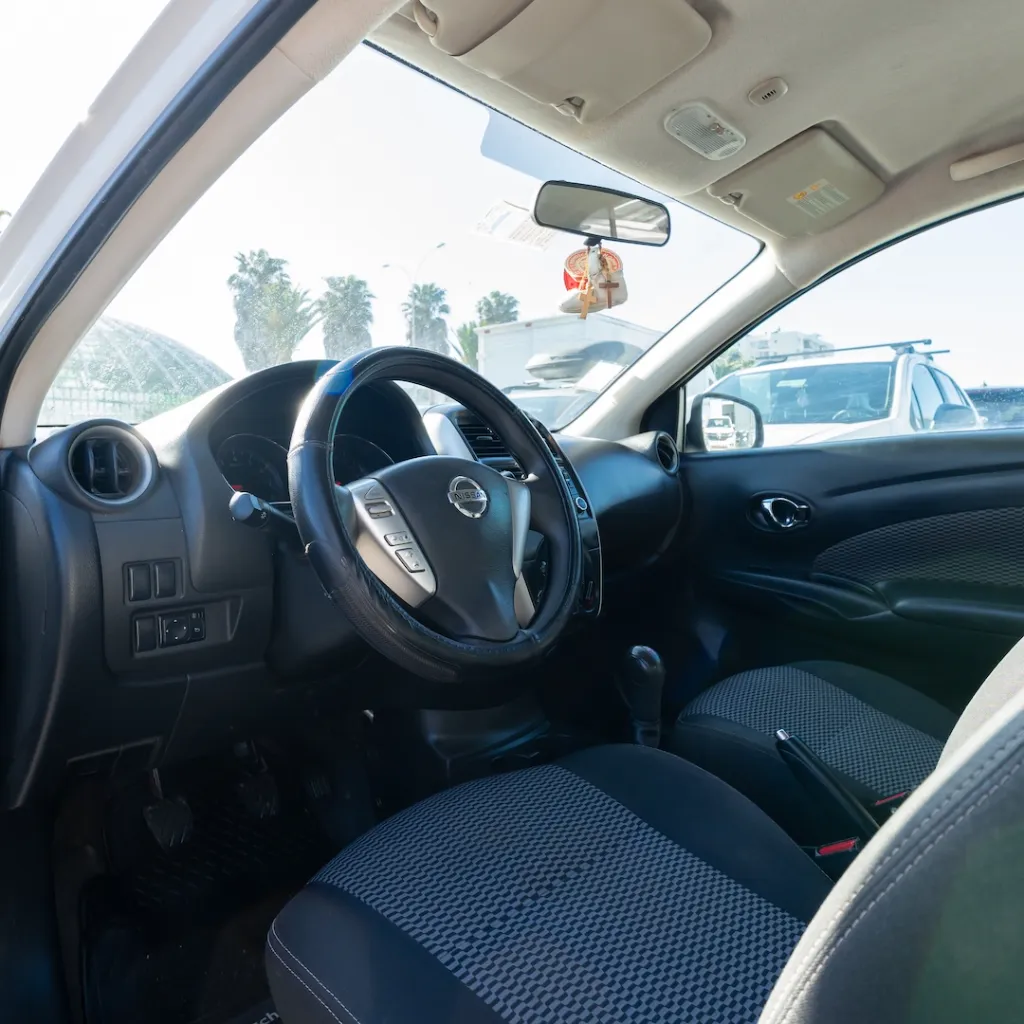 Nissan Versa 1.6 2018 usado la serena newkar