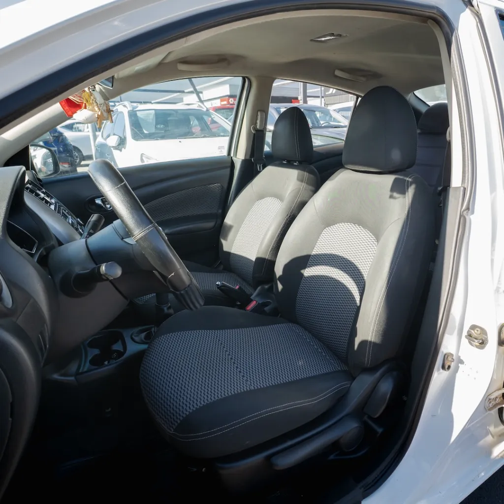 Nissan Versa 1.6 2018 usado la serena newkar