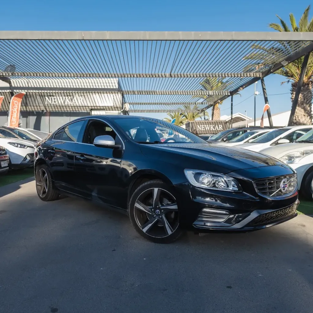 Volvo S60 T4 R-DESIGN 2014 (Comando al volante, ABS, EBD)