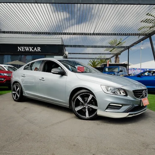 Volvo S60 T4 R-DESIGN 2017 (Control Crucero, ABS, EBD, Disco en las 4 ruedas)